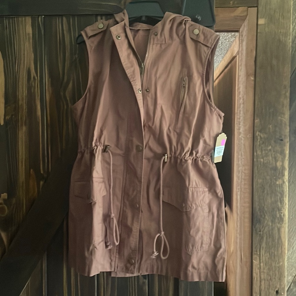 Hooded cinch vest